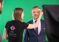 Warszawska Szkoła Reklamy pracuje przy nagraniach i sesji zdjęciowej do kampanii pt. Piękna bo zdrowa dla Fundacji Kwiat Kobiecości. Fot. Anita Kot