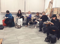 Warsztaty rysunkowe z rysowania postaci ludzkich prowadzone przez Marię Orzewską - IV 2025 r.; fot. Grzegorz Rusinek