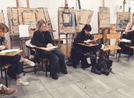 Warsztaty rysunkowe z rysowania postaci ludzkich prowadzone przez Marię Orzewską - IV 2025 r.; fot. Grzegorz Rusinek