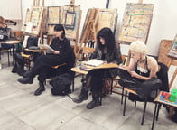 Warsztaty rysunkowe z rysowania postaci ludzkich prowadzone przez Marię Orzewską - IV 2025 r.; fot. Grzegorz Rusinek