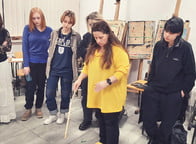 Warsztaty rysunkowe z rysowania postaci ludzkich prowadzone przez Marię Orzewską - IV 2025 r.; fot. Grzegorz Rusinek