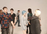 Kadry z prób warsztatów aktorskich – tu liczy się każdy gest, współpraca i chwila skupienia. Czy już wiecie, które ćwiczenia przygotowują do «Alicji», a które do «Odysei»?