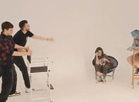 Kadry z prób warsztatów aktorskich – tu liczy się każdy gest, współpraca i chwila skupienia. Czy już wiecie, które ćwiczenia przygotowują do «Alicji», a które do «Odysei»?